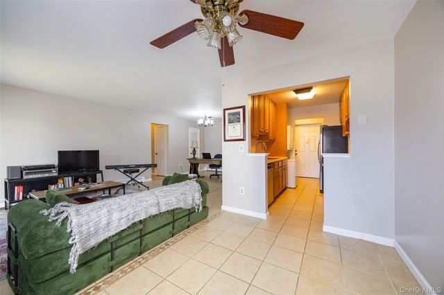 10 Skyline Drive 10, Fishkill, NY 12524