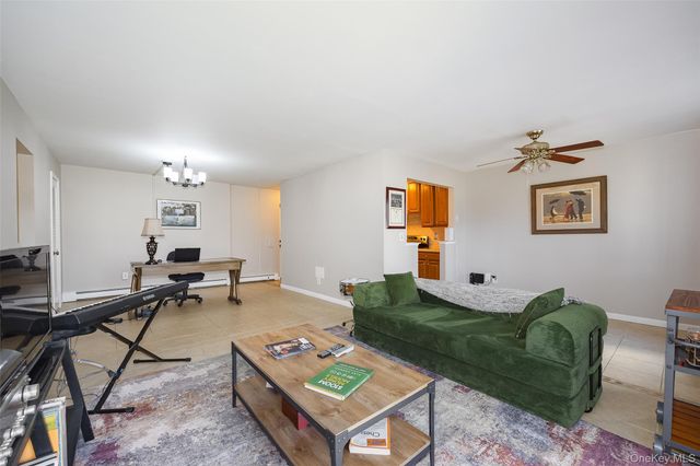 10 Skyline Drive 10, Fishkill, NY 12524