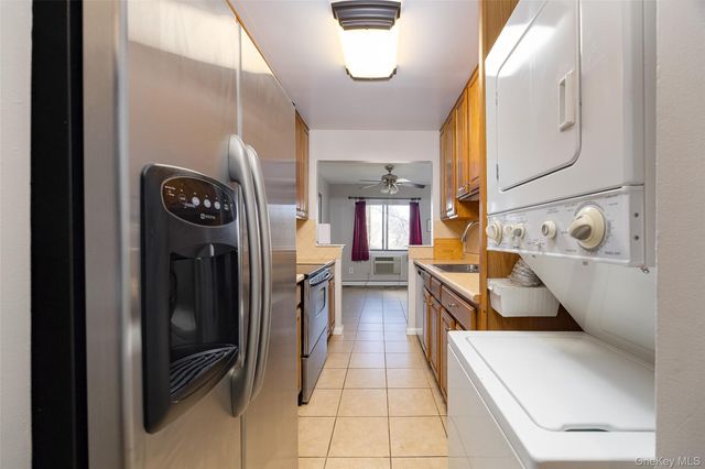 10 Skyline Drive 10, Fishkill, NY 12524