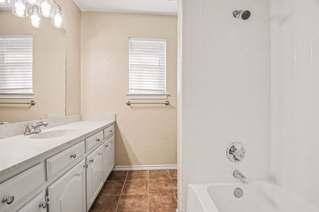 4915 Arborgate Drive, Arlington, TX 76017