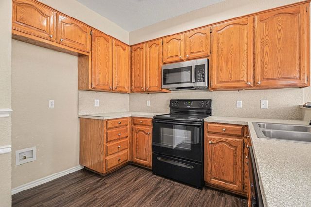 4915 Arborgate Drive, Arlington, TX 76017