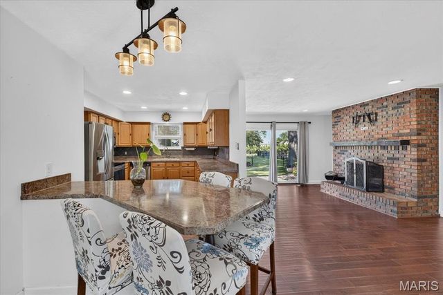 4590 Grandcastle Drive, St Louis, MO 63128
