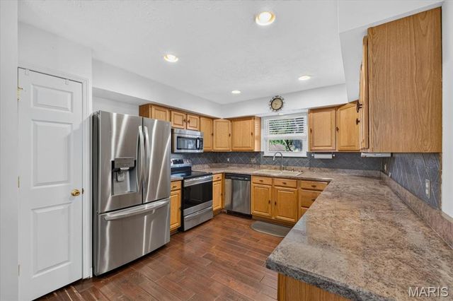 4590 Grandcastle Drive, St Louis, MO 63128