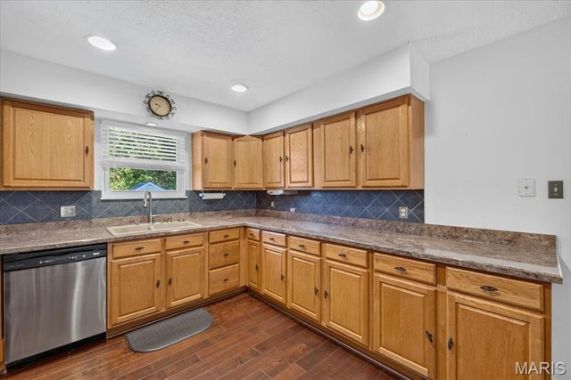 4590 Grandcastle Drive, St Louis, MO 63128