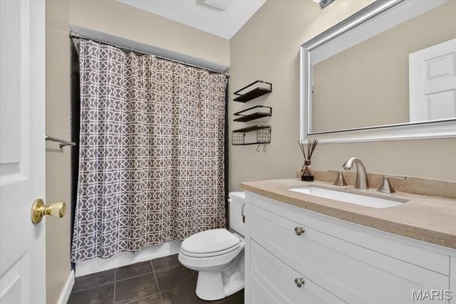 4590 Grandcastle Drive, St Louis, MO 63128