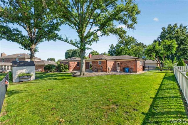 4590 Grandcastle Drive, St Louis, MO 63128