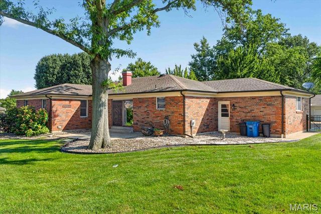 4590 Grandcastle Drive, St Louis, MO 63128