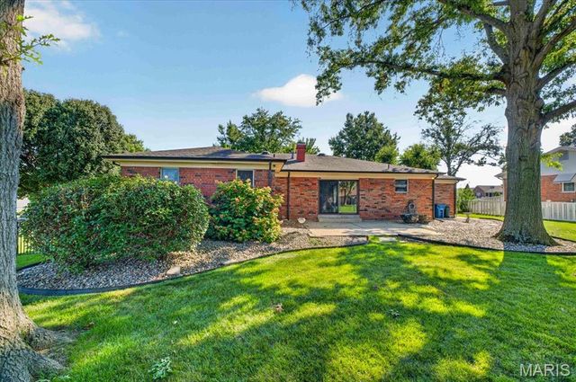 4590 Grandcastle Drive, St Louis, MO 63128