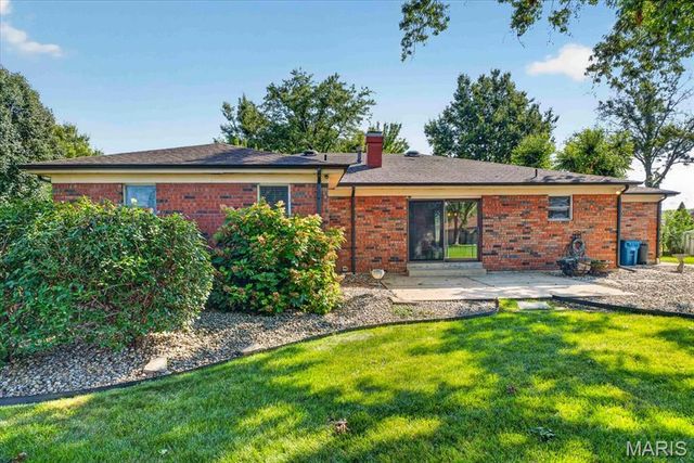 4590 Grandcastle Drive, St Louis, MO 63128