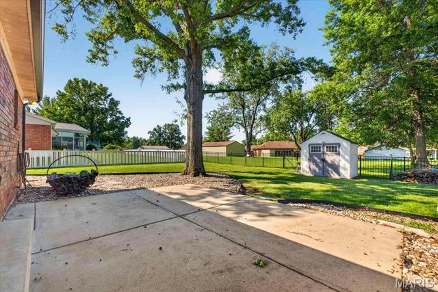 4590 Grandcastle Drive, St Louis, MO 63128