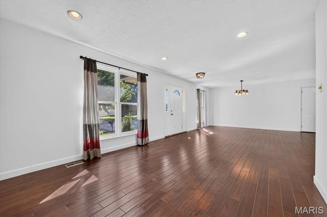 4590 Grandcastle Drive, St Louis, MO 63128