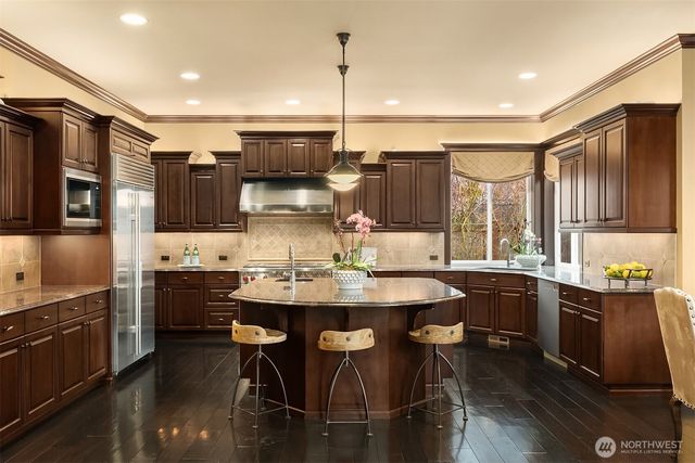 955 211th Place SE, Sammamish, WA 98075