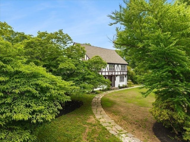 161 Moraine St, Brockton, MA 02301