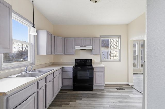 1447 N Broadway Avenue, Springfield, MO 65802