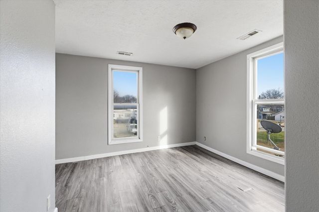 1447 N Broadway Avenue, Springfield, MO 65802