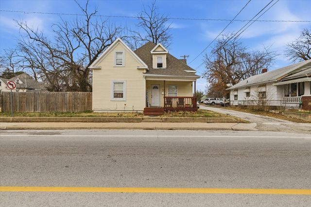 1447 N Broadway Avenue, Springfield, MO 65802