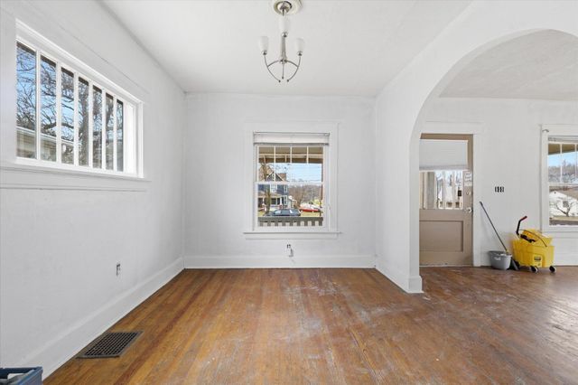 1447 N Broadway Avenue, Springfield, MO 65802