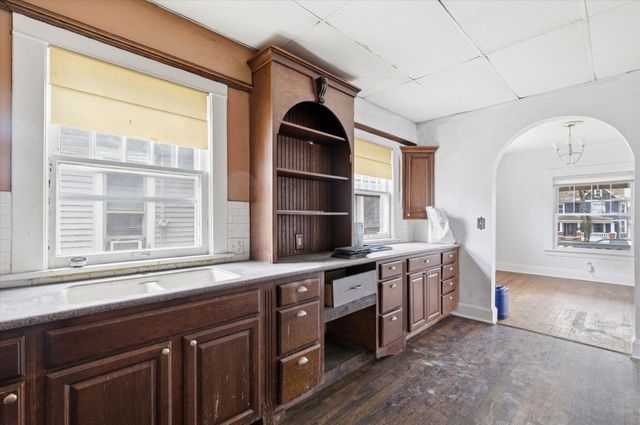 1447 N Broadway Avenue, Springfield, MO 65802