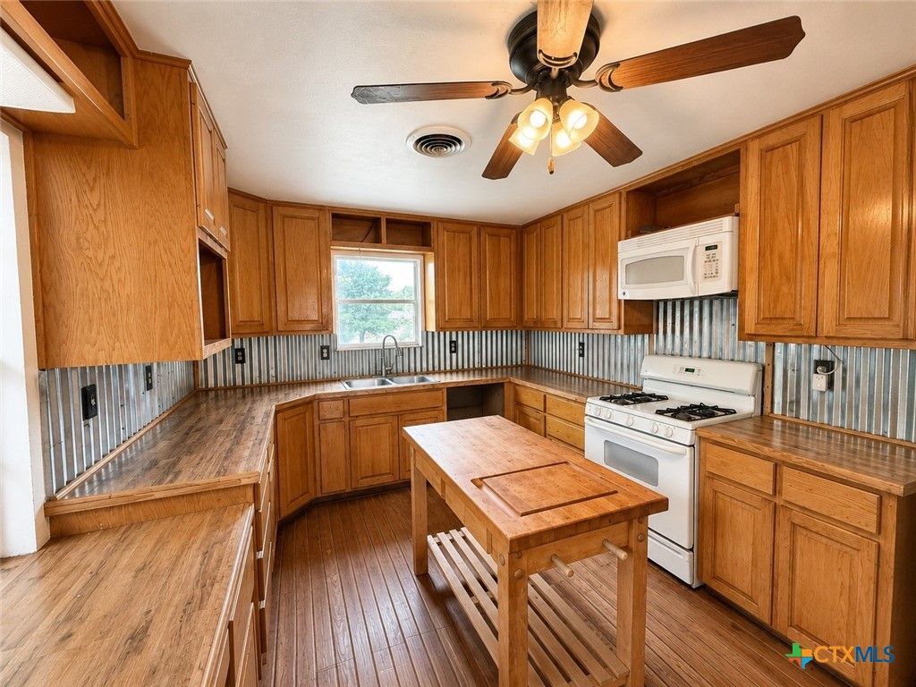 Image 4 of property listing at 2301 Post Oak Avenue, Copperas Cove, TX 76522