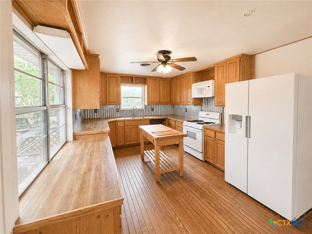 Image 5 of property listing at 2301 Post Oak Avenue, Copperas Cove, TX 76522