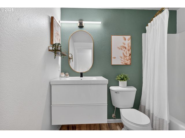 6689 N COLUMBIA Way, Portland, OR 97203