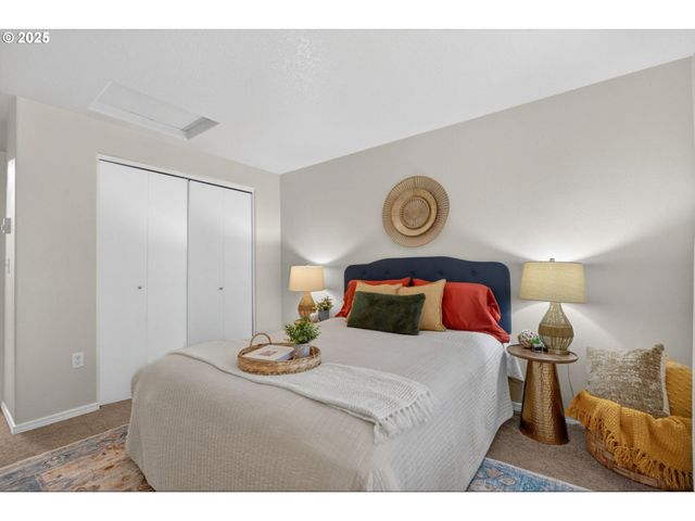 6689 N COLUMBIA Way, Portland, OR 97203