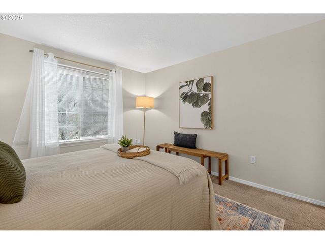 6689 N COLUMBIA Way, Portland, OR 97203