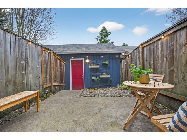 6689 N COLUMBIA Way, Portland, OR 97203
