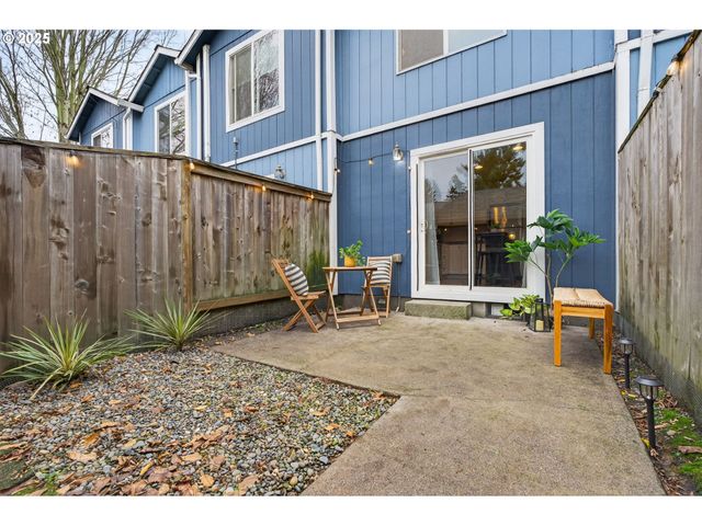 6689 N COLUMBIA Way, Portland, OR 97203