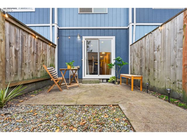 6689 N COLUMBIA Way, Portland, OR 97203