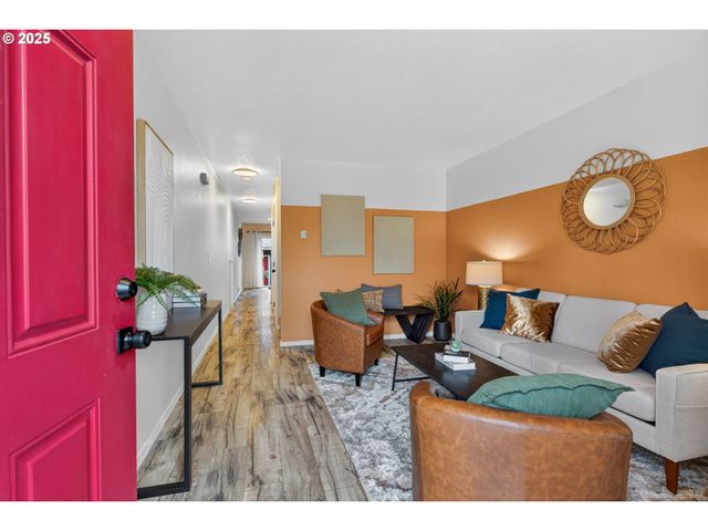 6689 N COLUMBIA Way, Portland, OR 97203