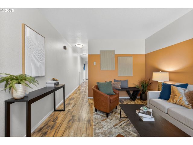 6689 N COLUMBIA Way, Portland, OR 97203