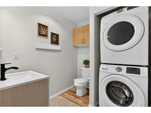 6689 N COLUMBIA Way, Portland, OR 97203