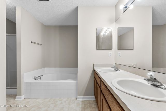 13563 ASHFORD WOOD Court W, Jacksonville, FL 32218