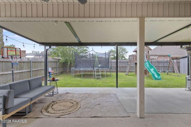 122 Chloe Street, Broussard, LA 70518