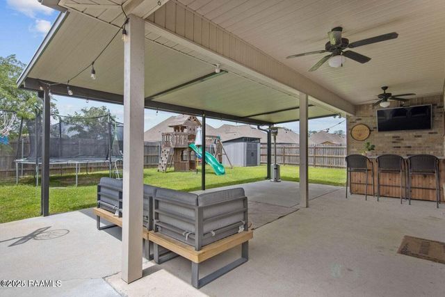 122 Chloe Street, Broussard, LA 70518