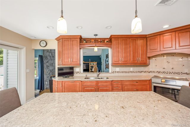 353 Thrift Street, Ronkonkoma, NY 11779