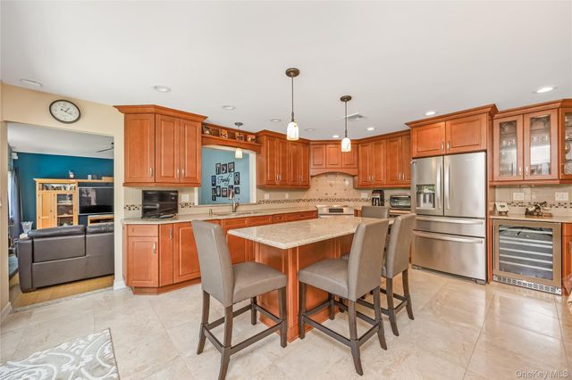 353 Thrift Street, Ronkonkoma, NY 11779
