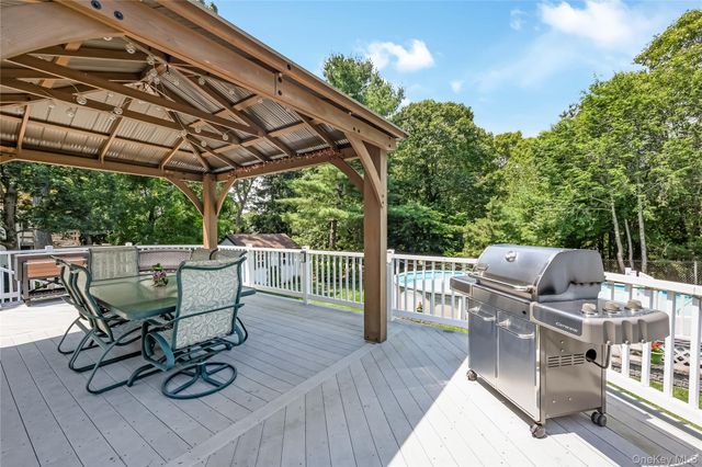 353 Thrift Street, Ronkonkoma, NY 11779