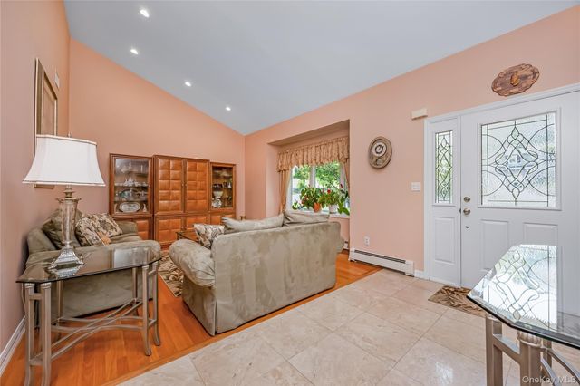353 Thrift Street, Ronkonkoma, NY 11779