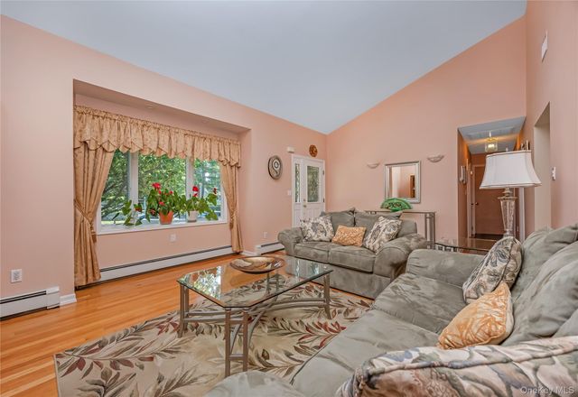 353 Thrift Street, Ronkonkoma, NY 11779