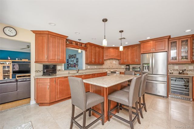 353 Thrift Street, Ronkonkoma, NY 11779