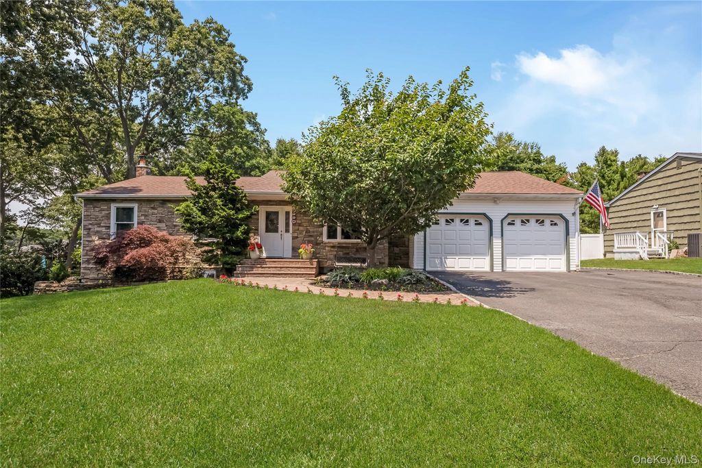 353 Thrift Street, Ronkonkoma, NY 11779