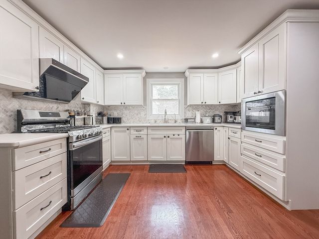 26 Lee Rd 16, Sharon, MA 02067