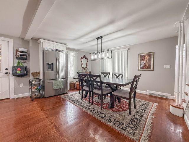 26 Lee Rd 16, Sharon, MA 02067