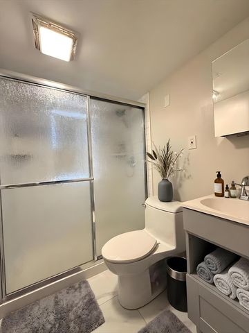 26 Lee Rd 16, Sharon, MA 02067