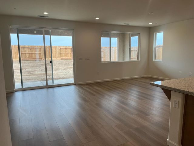 1252 Catherdral Court S, Madera, CA 93636