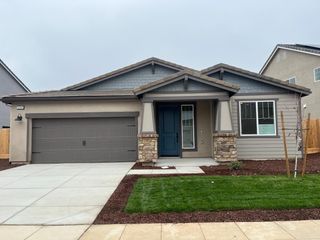 1252 Catherdral Court S, Madera, CA 93636