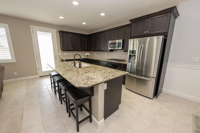 1638 N Mcpherson Lane, Clovis, CA 93619