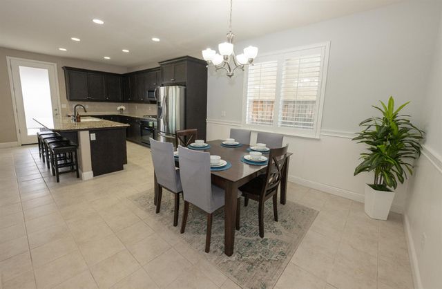 1638 N Mcpherson Lane, Clovis, CA 93619